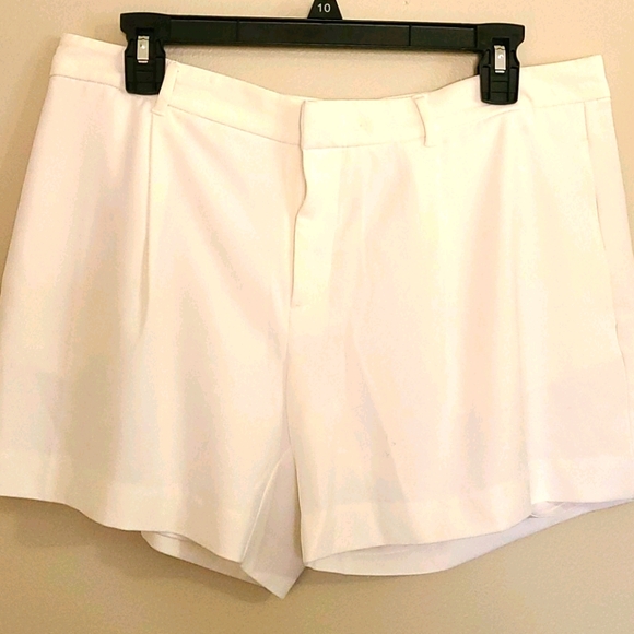 Banana Republic Pants - EUC Banana Republic White 4 Pocket Shorts Sz 8
